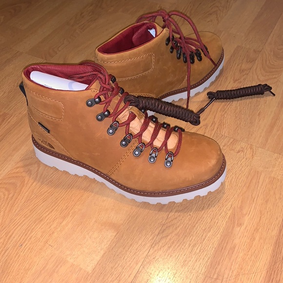 New The North Face Mens Ballard 6 Boot 